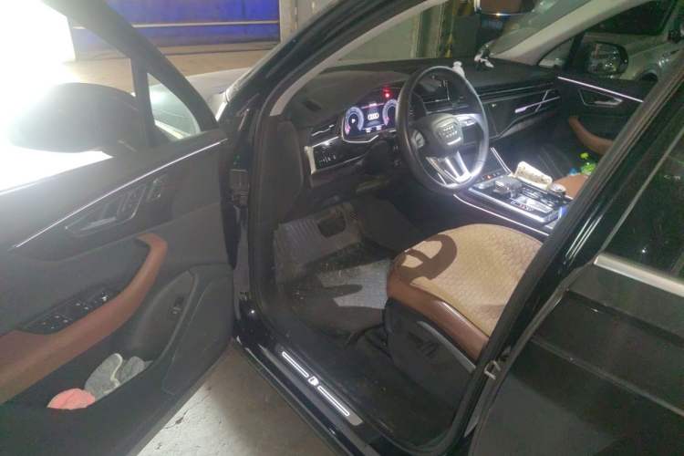 Used Audi Q7 2020 55 TFSI quattro S line sports model Driver Seat
