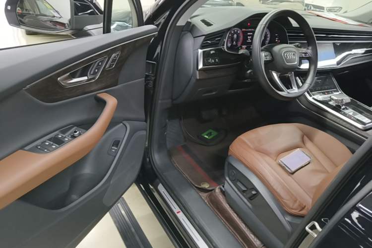Used Audi Q7 2020 55 TFSI quattro S line sports model Driver Seat