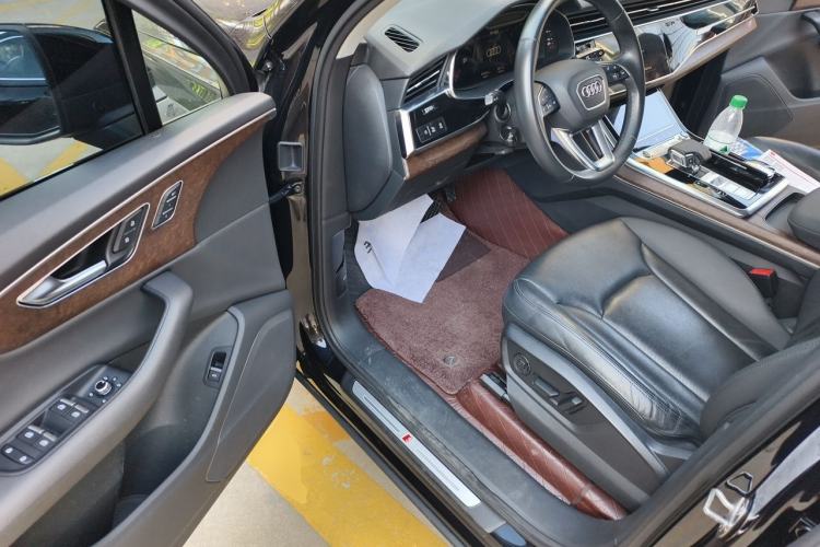 Used Audi Q7 2020 55 TFSI quattro S line sports model Driver Seat
