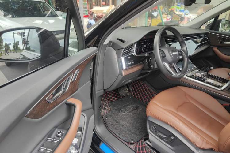 Used Audi Q7 2020 55 TFSI quattro S line sports model Driver Seat