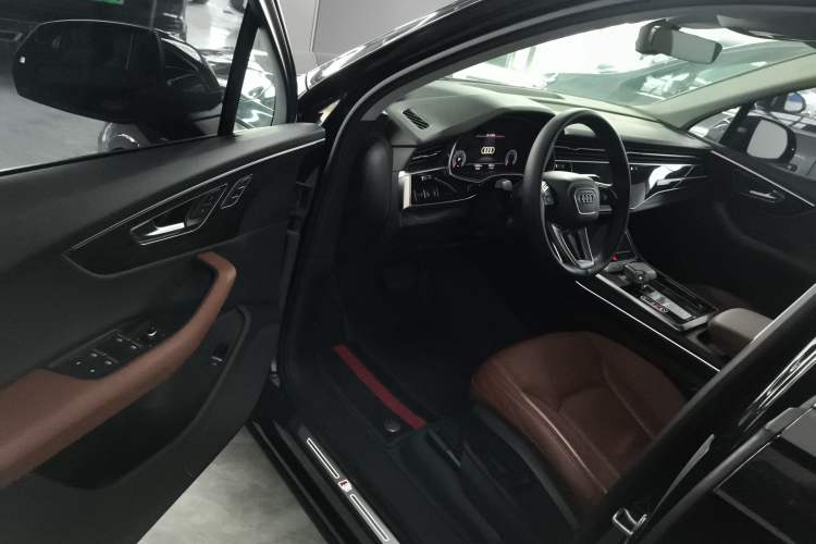 Used Audi Q7 2020 55 TFSI quattro S line sports model Driver Seat