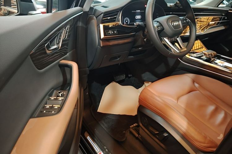 Used Audi Q7 2020 55 TFSI quattro S line sports model Driver Seat