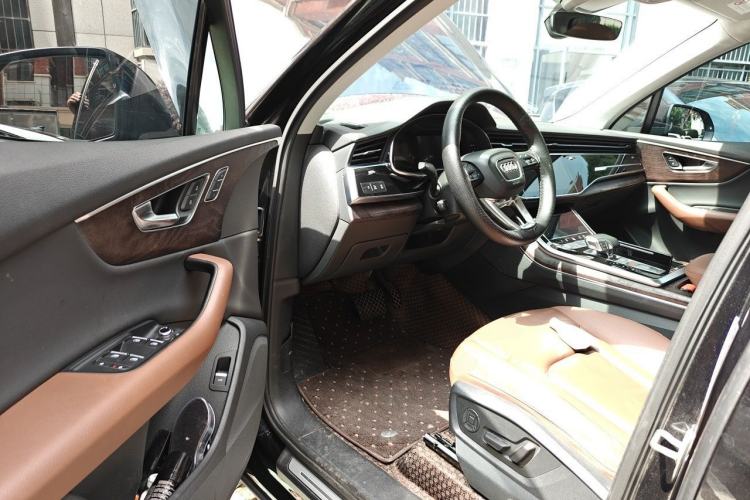 Used Audi Q7 2020 55 TFSI quattro S line sports model Driver Seat