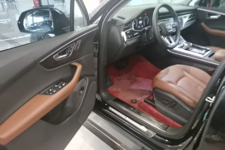 Used Audi Q7 2020 55 TFSI quattro Black Warrior Exclusive Edition Driver Seat