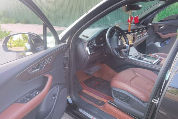 Used Audi Q7 2020 55 TFSI quattro S line sports model Driver Seat
