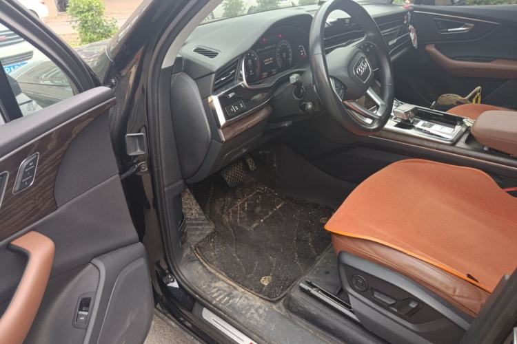 Used Audi Q7 2020 55 TFSI quattro S line sports model Driver Seat