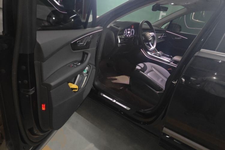 Used Audi Q7 2020 55 TFSI quattro S line sports model Driver Seat