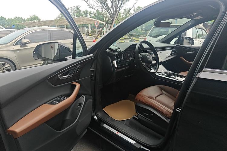 Used Audi Q7 2020 55 TFSI quattro S line sports model Driver Seat