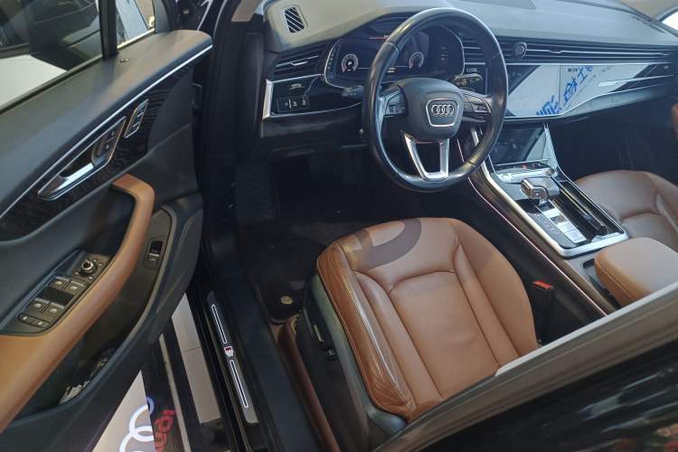 Used Audi Q7 2020 55 TFSI quattro S line sports model Driver Seat