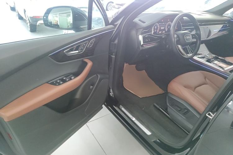 Used Audi Q7 2020 55 TFSI quattro S line sports model Driver Seat