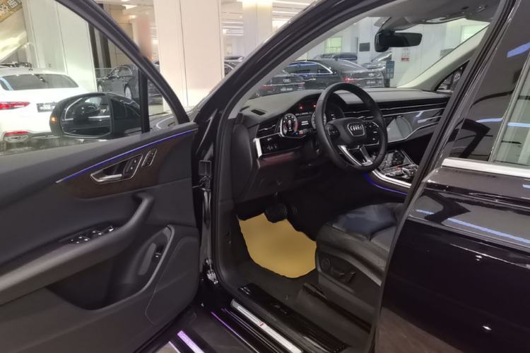 Used Audi Q7 2020 55 TFSI quattro S line sports model Driver Seat