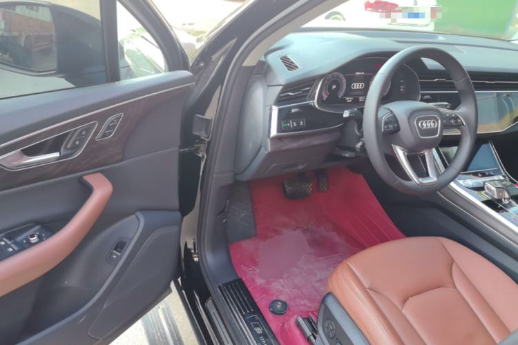 Used Audi Q7 2020 55 TFSI quattro Black Warrior Exclusive Edition Driver Seat