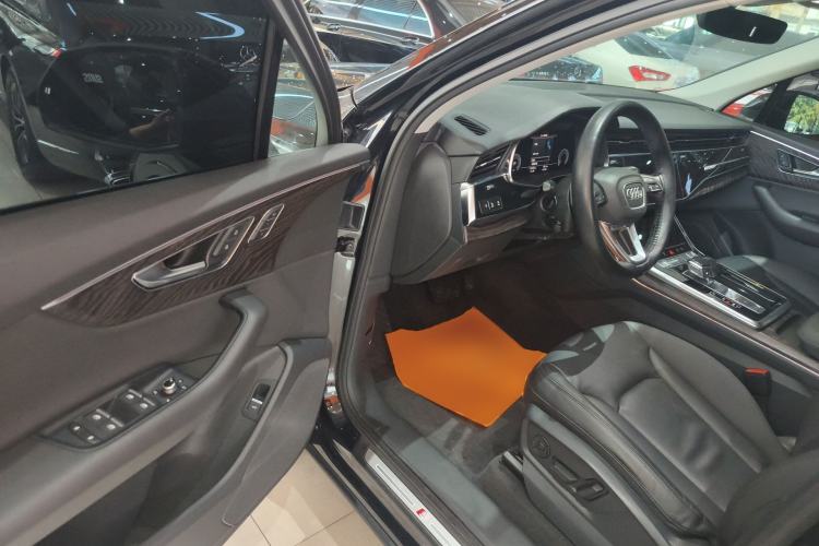 Used Audi Q7 2020 55 TFSI quattro S line sports model Driver Seat