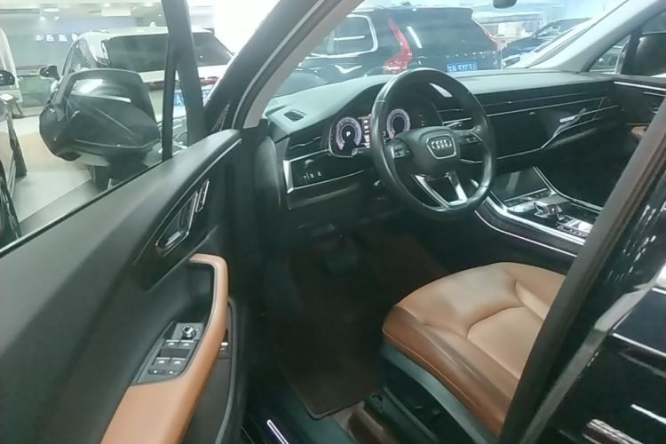 Used Audi Q7 2020 55 TFSI quattro S line sports model Driver Seat