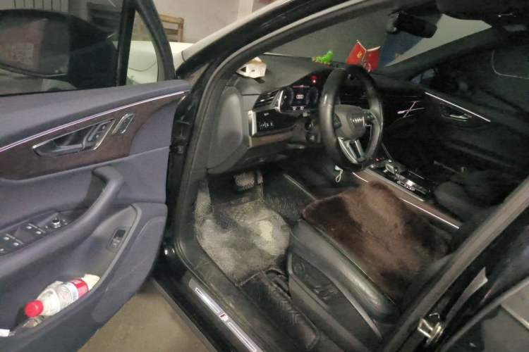 Used Audi Q7 2020 55 TFSI quattro Black Warrior Exclusive Edition Driver Seat