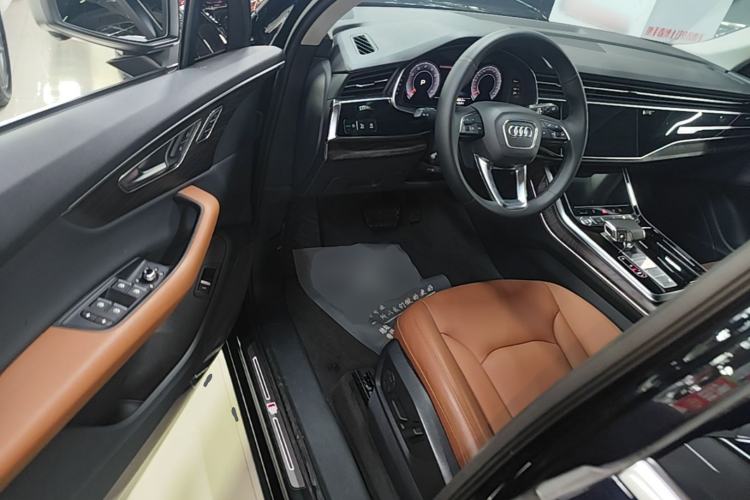 Used Audi Q7 2020 55 TFSI quattro S line sports model Driver Seat