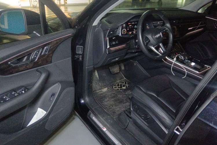 Used Audi Q7 2020 55 TFSI quattro S line sports model Driver Seat