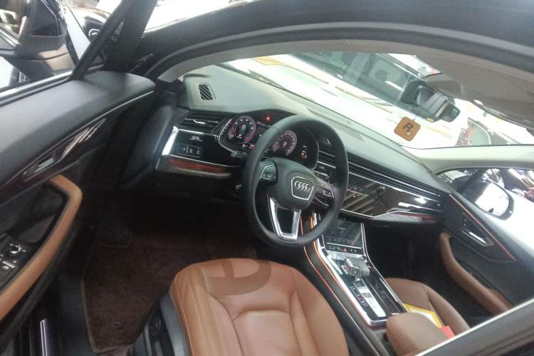 Used Audi Q7 2020 55 TFSI quattro S line sports model Driver Seat