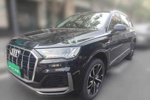 Audi Q7 2020 55 TFSI quattro S line sports model مستعملة