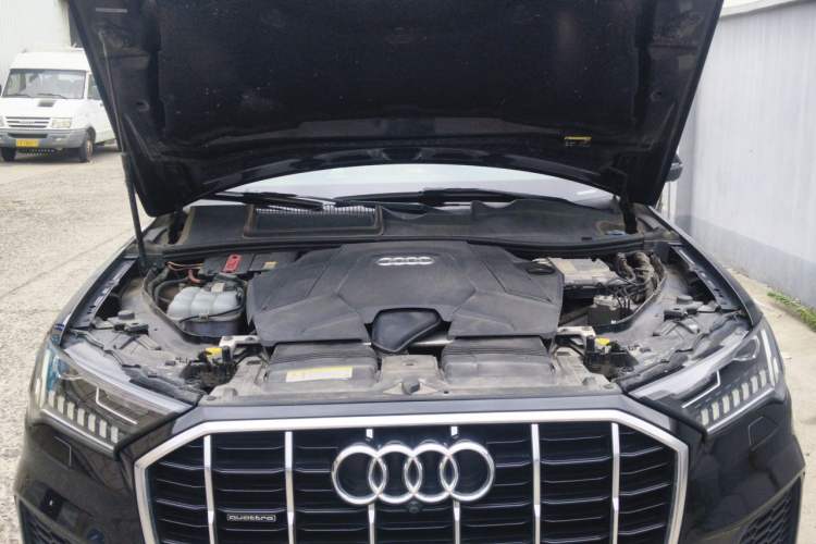 Used Audi Q7 2020 55 TFSI quattro S line sports model Engine Bay