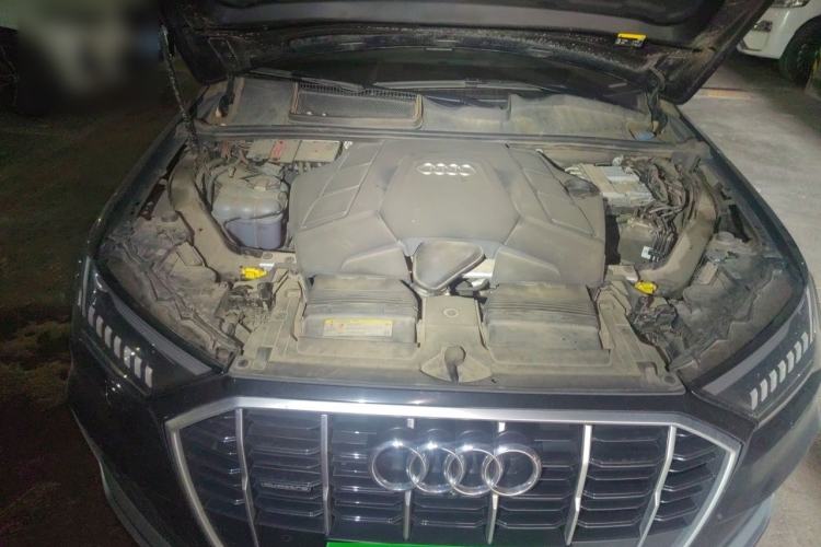 Used Audi Q7 2020 55 TFSI quattro S line sports model Engine Bay