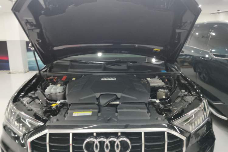 Used Audi Q7 2020 55 TFSI quattro S line sports model Engine Bay
