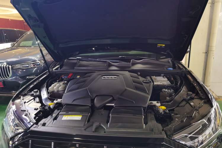 Used Audi Q7 2020 55 TFSI quattro S line sports model Engine Bay