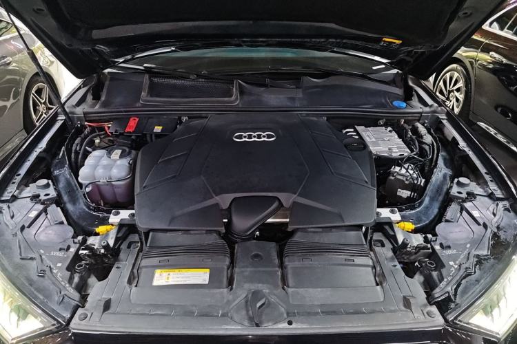 Used Audi Q7 2020 55 TFSI quattro Black Warrior Exclusive Edition Engine Bay