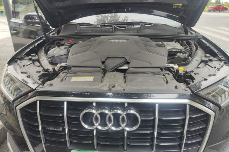 Used Audi Q7 2020 55 TFSI quattro S line sports model Engine Bay