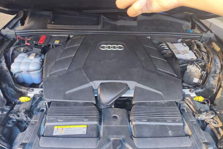Used Audi Q7 2020 55 TFSI quattro S line sports model Engine Bay
