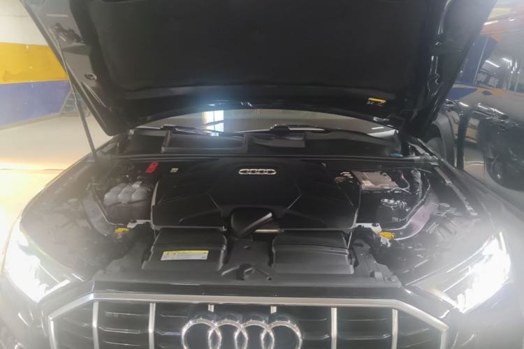 Used Audi Q7 2020 55 TFSI quattro S line sports model Engine Bay