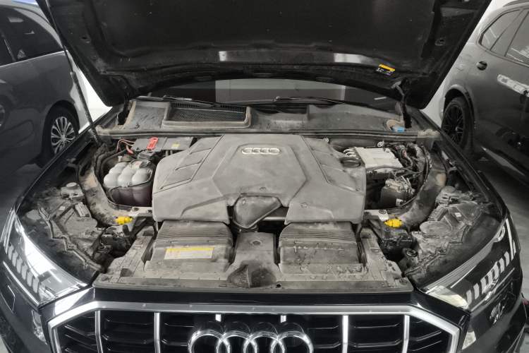 Used Audi Q7 2020 55 TFSI quattro S line sports model Engine Bay