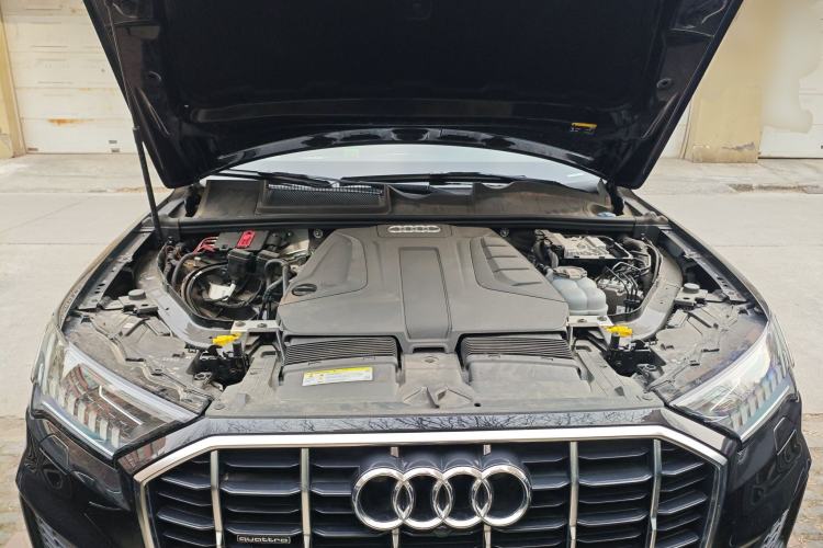 Used Audi Q7 2020 45 TFSI quattro S line Sport Limited Edition Engine Bay