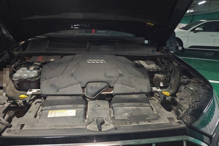 Used Audi Q7 2020 55 TFSI quattro S line sports model Engine Bay Left