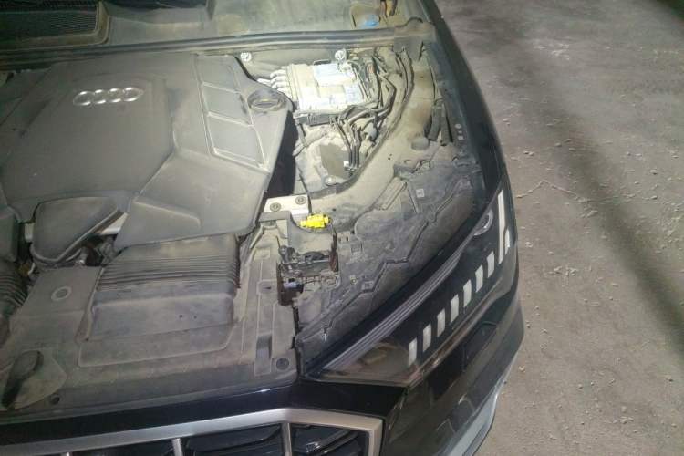 Used Audi Q7 2020 55 TFSI quattro S line sports model Engine Bay Left