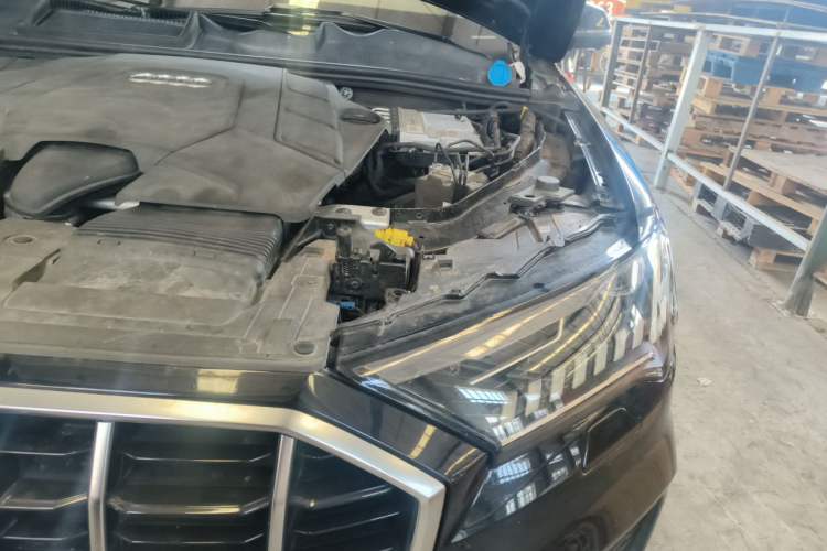 Used Audi Q7 2020 55 TFSI quattro S line sports model Engine Bay Left