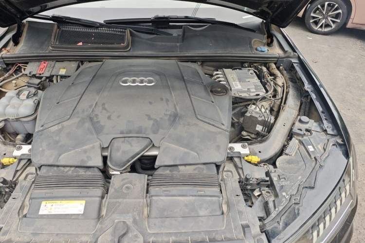 Used Audi Q7 2020 55 TFSI quattro S line sports model Engine Bay Left