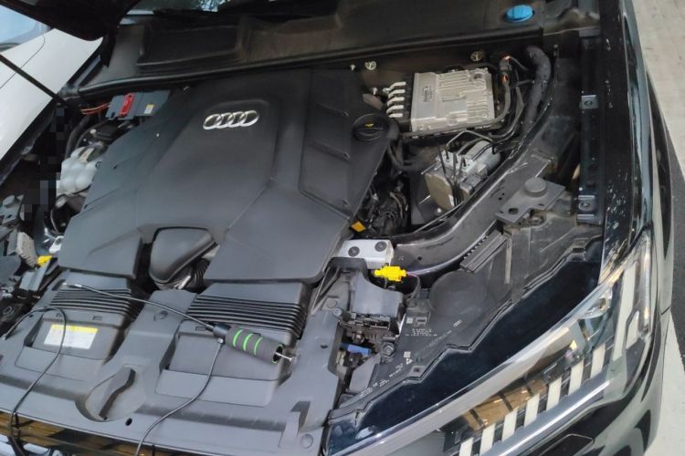 Used Audi Q7 2020 55 TFSI quattro S line sports model Engine Bay Left