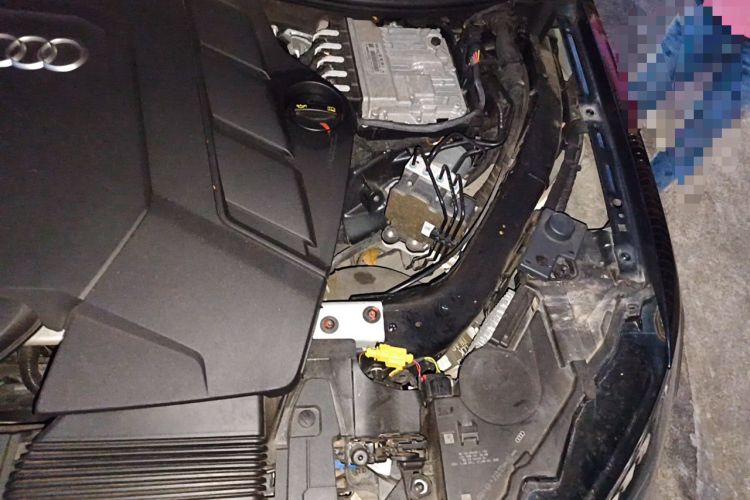 Used Audi Q7 2020 55 TFSI quattro S line sports model Engine Bay Left