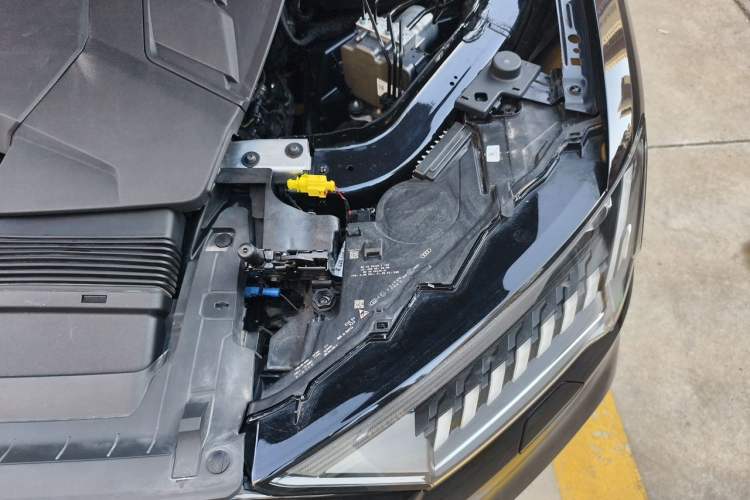 Used Audi Q7 2020 55 TFSI quattro S line sports model Engine Bay Left