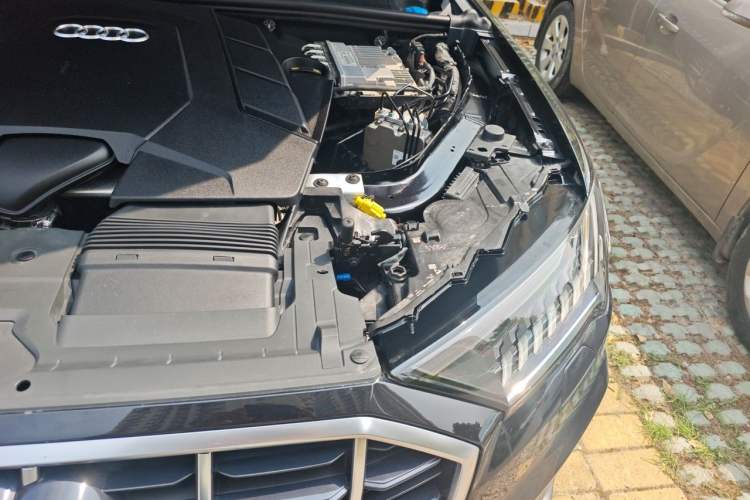 Used Audi Q7 2020 55 TFSI quattro S line sports model Engine Bay Left