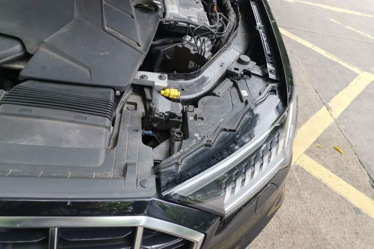 Used Audi Q7 2020 55 TFSI quattro S line sports model Engine Bay Left