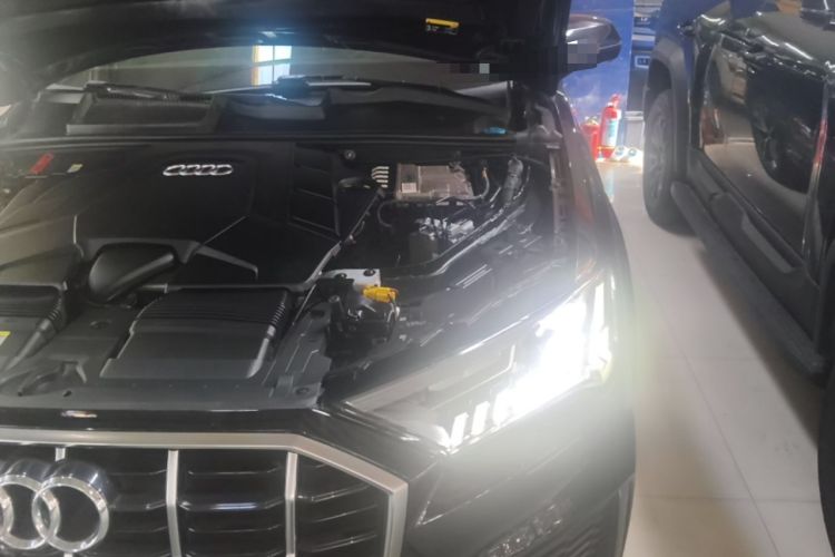 Used Audi Q7 2020 55 TFSI quattro S line sports model Engine Bay Left