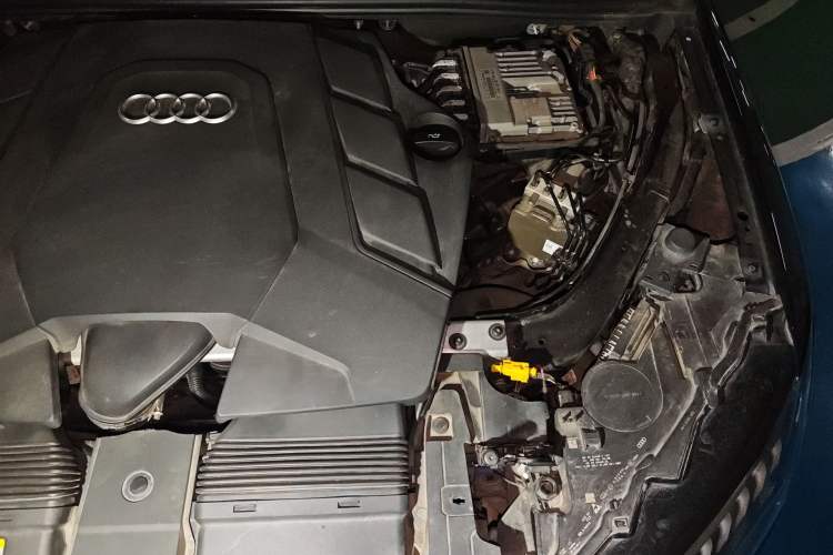 Used Audi Q7 2020 55 TFSI quattro S line sports model Engine Bay Left