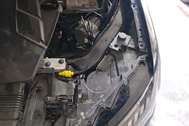 Used Audi Q7 2020 55 TFSI quattro S line sports model Engine Bay Left