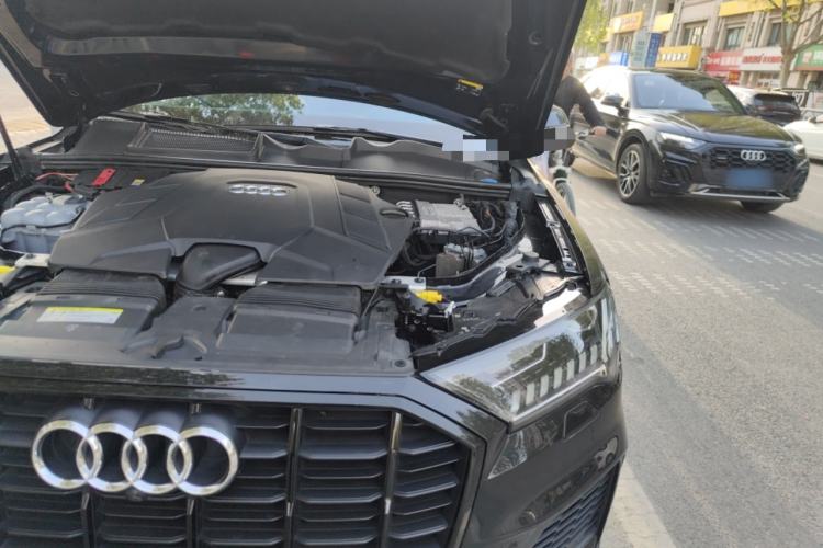 Used Audi Q7 2020 55 TFSI quattro Black Warrior Exclusive Edition Engine Bay Left