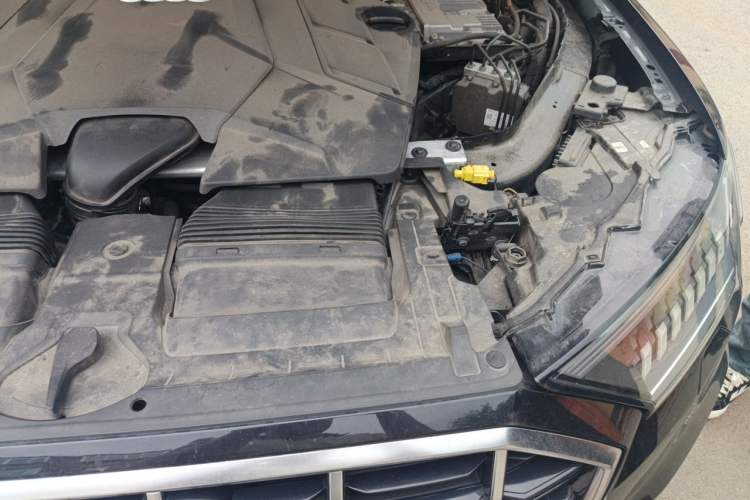 Used Audi Q7 2020 55 TFSI quattro S line sports model Engine Bay Left