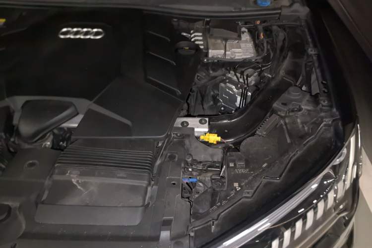 Used Audi Q7 2020 55 TFSI quattro S line sports model Engine Bay Left