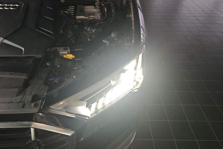 Used Audi Q7 2020 55 TFSI quattro S line sports model Engine Bay Left