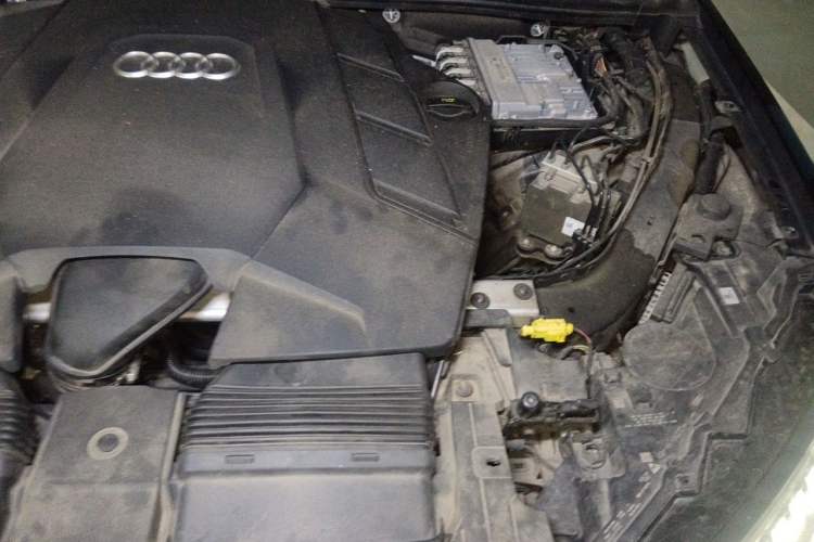 Used Audi Q7 2020 55 TFSI quattro S line sports model Engine Bay Left